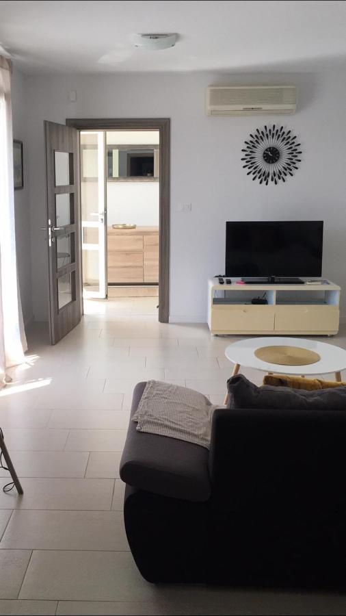 Kairos Apartment โตรกีร์ ภายนอก รูปภาพ