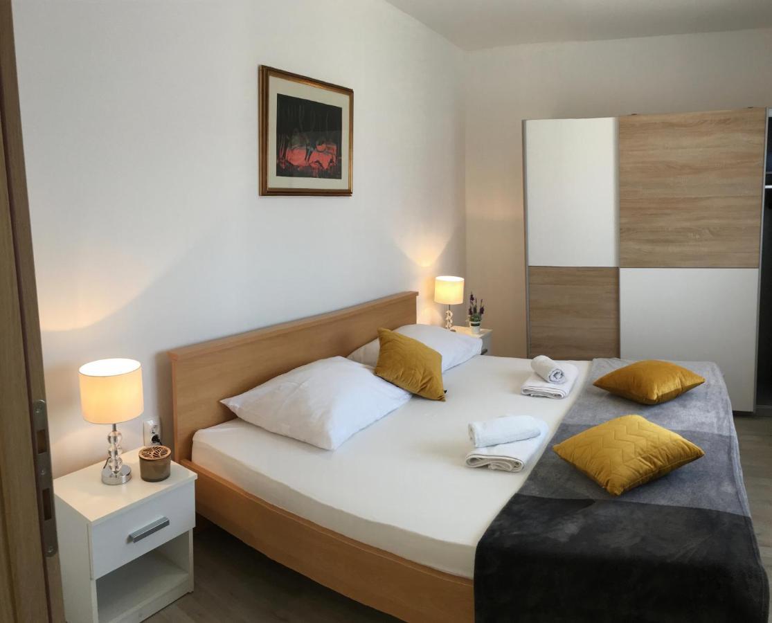 Kairos Apartment โตรกีร์ ภายนอก รูปภาพ