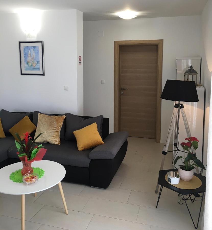 Kairos Apartment โตรกีร์ ภายนอก รูปภาพ