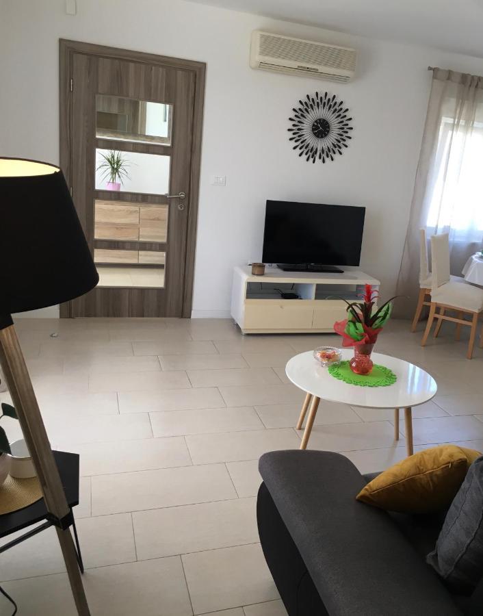 Kairos Apartment โตรกีร์ ภายนอก รูปภาพ