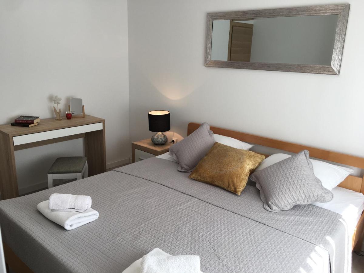 Kairos Apartment โตรกีร์ ภายนอก รูปภาพ