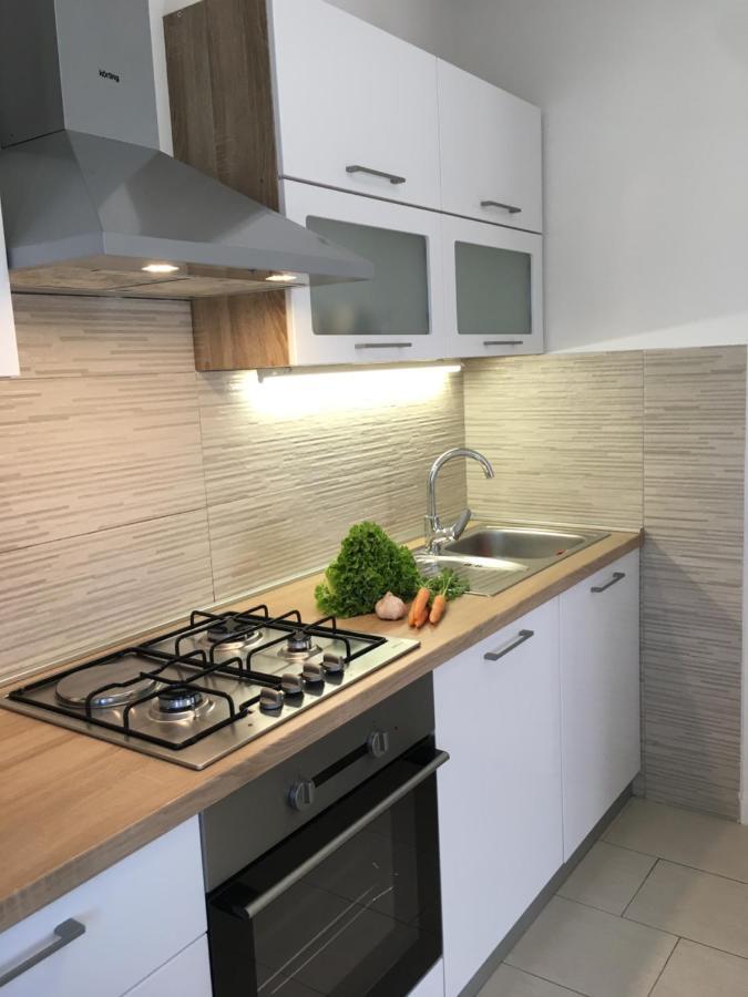 Kairos Apartment โตรกีร์ ภายนอก รูปภาพ