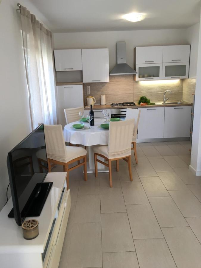 Kairos Apartment โตรกีร์ ภายนอก รูปภาพ